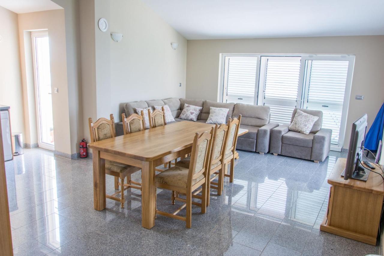Apartments Citrine On The Beach بيوغْغاد نا موغو المظهر الخارجي الصورة